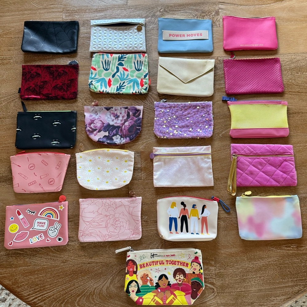 20 Ipsy makeup bags + 1 it cosmetics bag